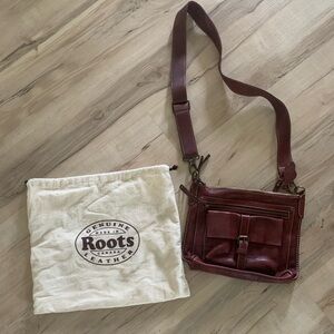 ROOTS Genuine Leather Crossbody Purse
